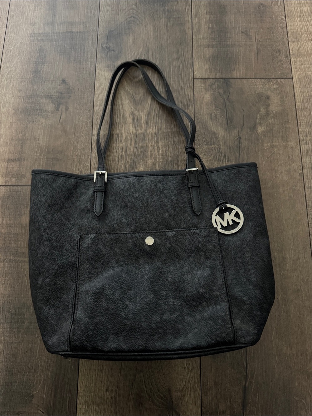 Michael Kors Jet Set Snap Pocket Tote Mono Logo Print PVC Outlet Store Model